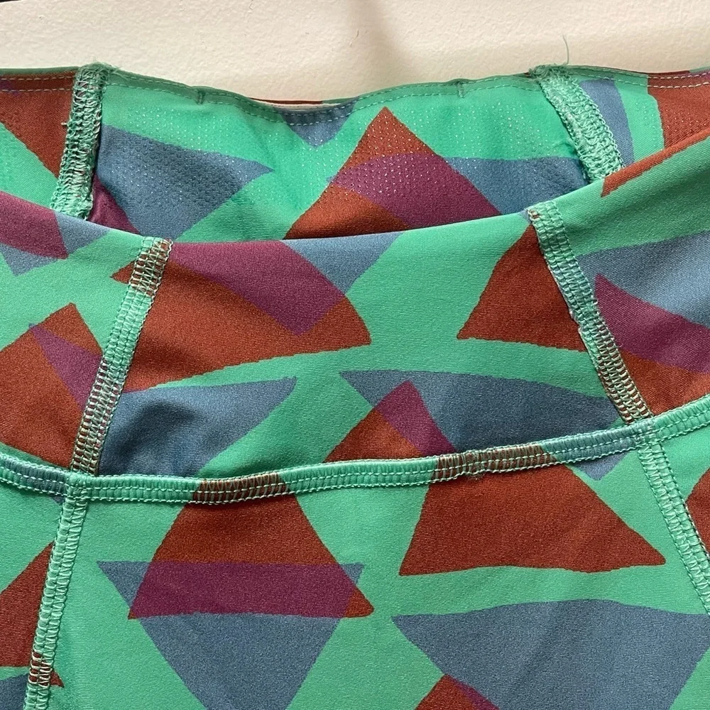 Free People Geometric Crop Leggings Size M 16” Inseam.